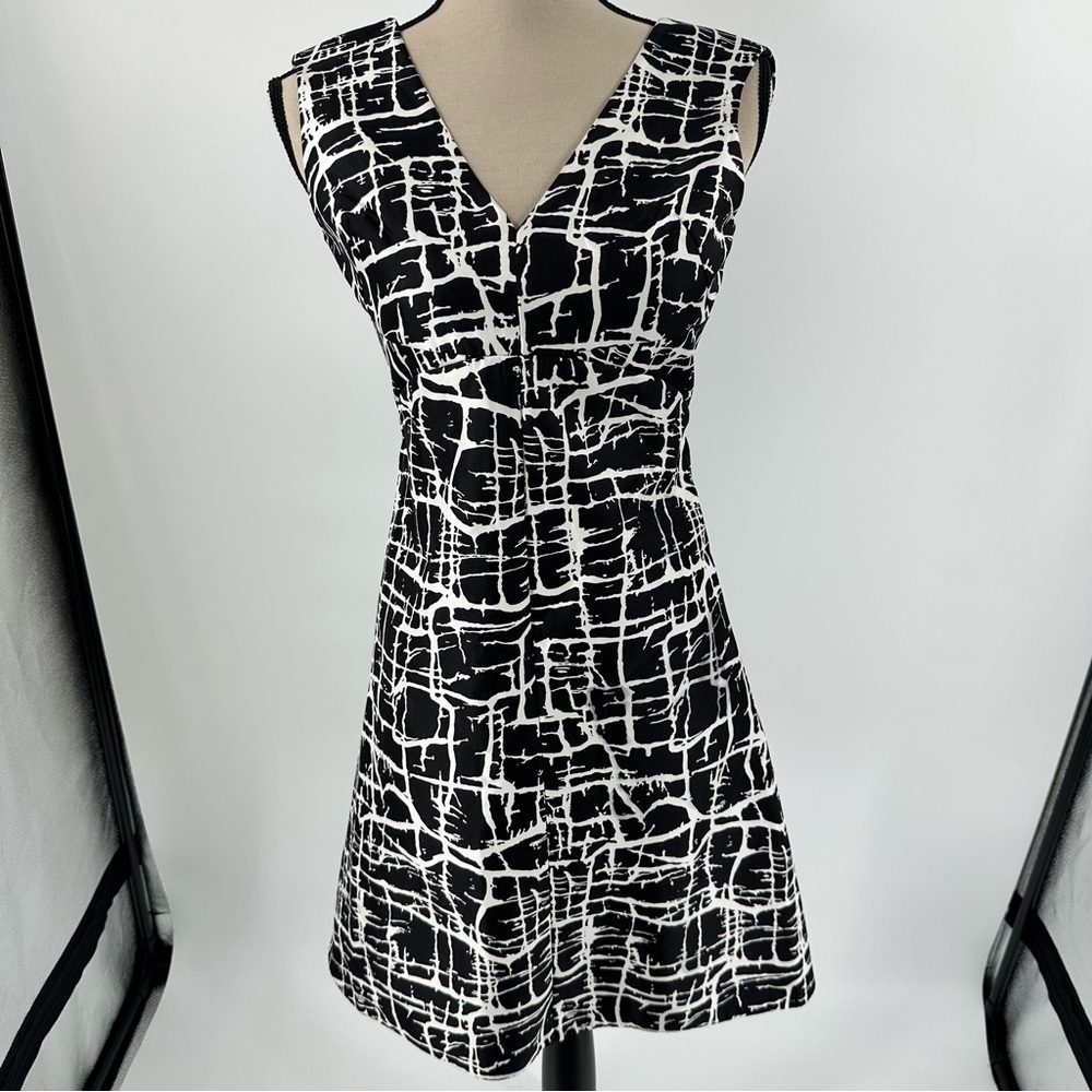 Marni V-Neck Silk Blend Sleeveless Knee Dress Size IT 40 US Small Black‎ Classic